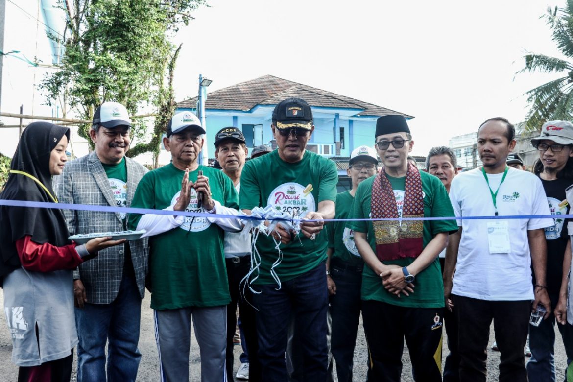 Bupati Ciamis Lepas Peserta Jalan Sehat dalam Rangkaian Acara Reuni Akbar IKADA