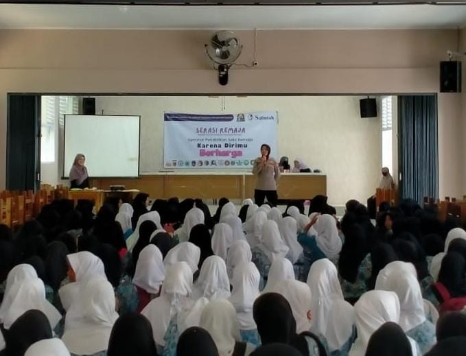Cegah Tindak Kekerasan Seksual: Di SMKN 1 Rajadesa Sebagai Pemateri, Kapolsek Sampaikan Pendidikan Seks Remaja