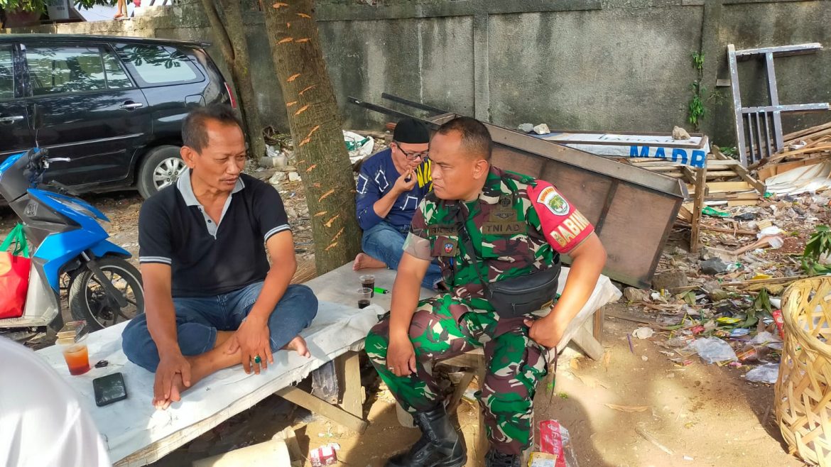 Babinsa Jalin Silaturahmi Demi Terjalin Situasi Wilayah Yang Aman dan Kondusif