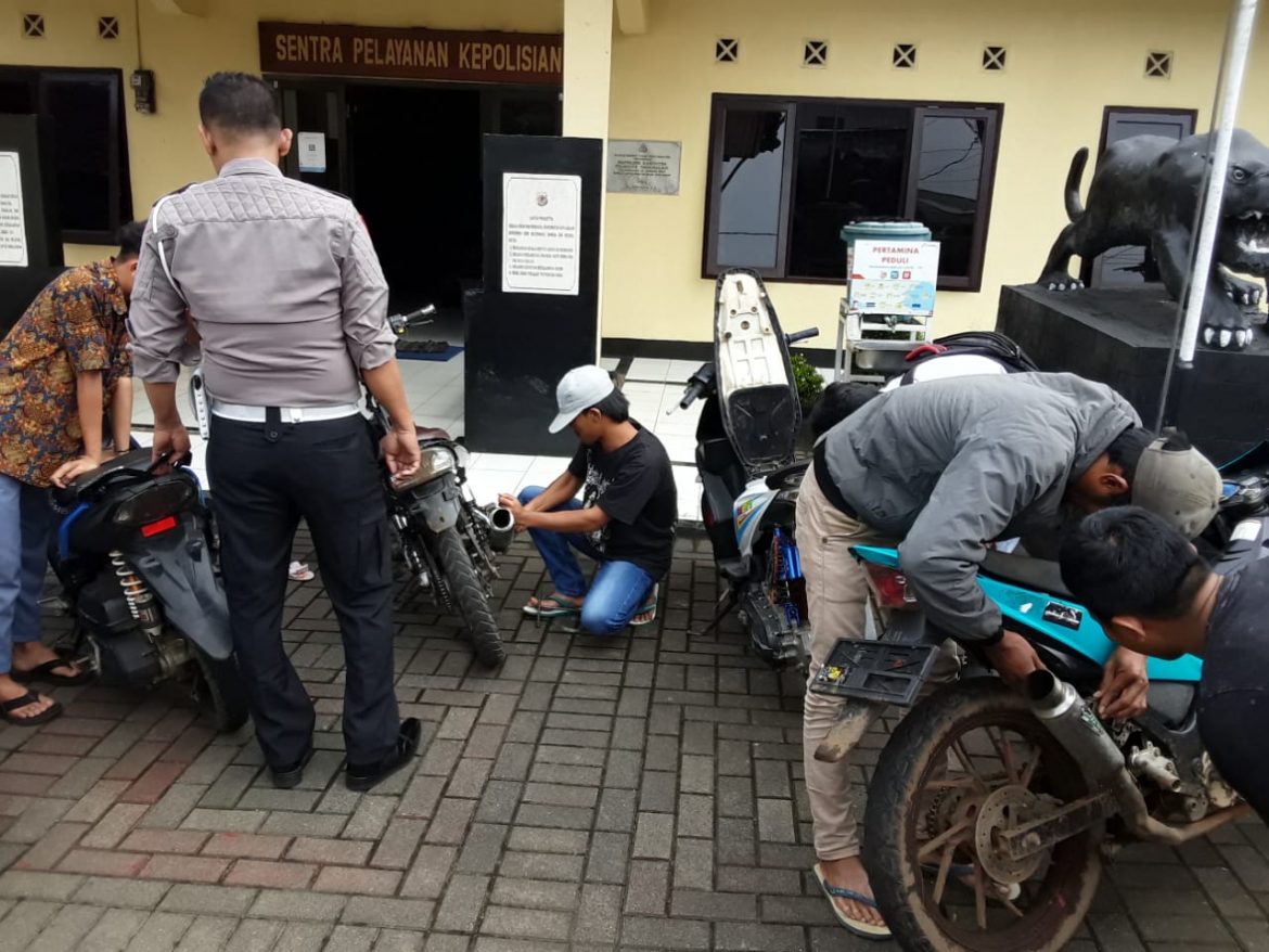 Kegiatan Operasi Pekat Lodaya 2022, Polri Amankan Miras Dan Knalpot Bising