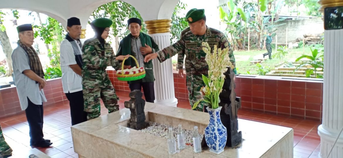 Kasdim 0505/JT Dampingi Pangdam Jaya Ziarah Ke Makam Pangeran Jayakarta Dalam Rangka HUT Ke 73 Kodam Jaya