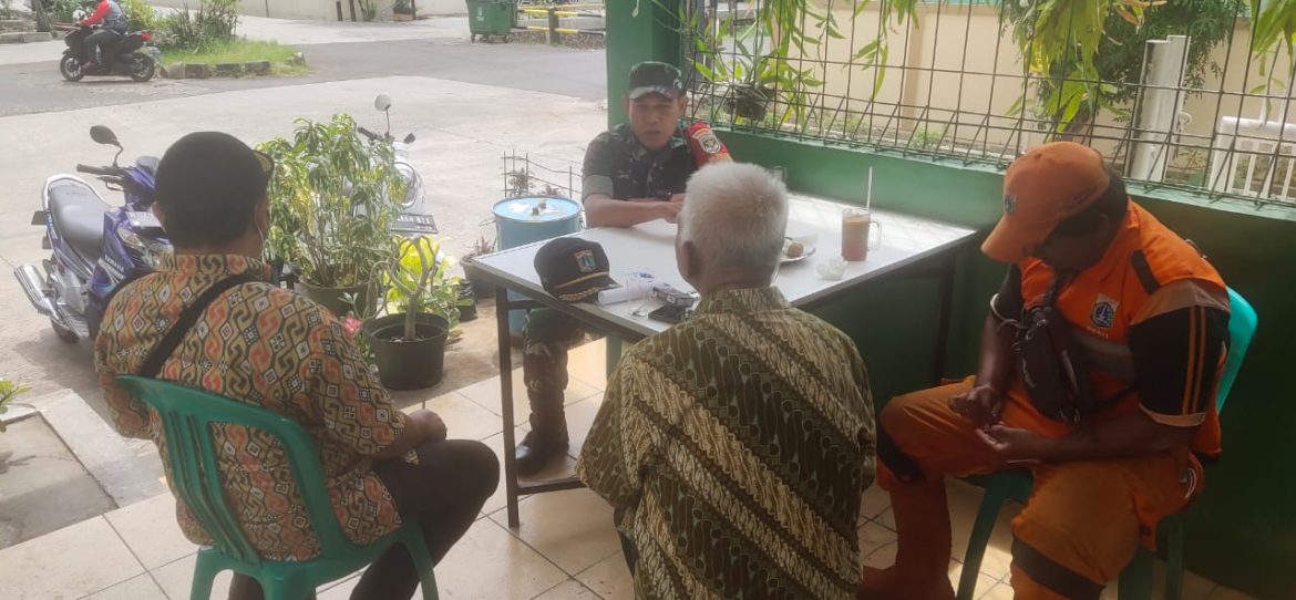 Komsos Dengan Warga Binaan, Babinsa Koramil 05/KJ Berikan Himbauan Kamtibmas dan Kebersihan Lingkungan