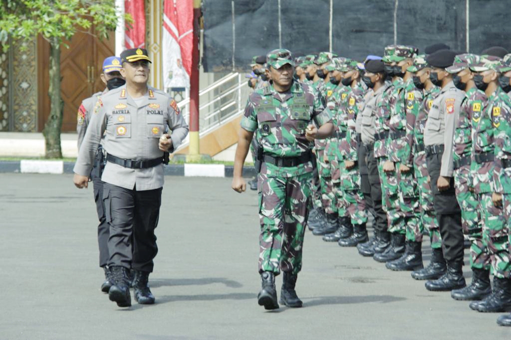 Danrindam Jaya Bersama Kepala Sekolah Kepolisian Negara Polda Metro Jaya Resmi Tutup Diklat Kolaborasi Integrasi TNI Polri TA. 2022