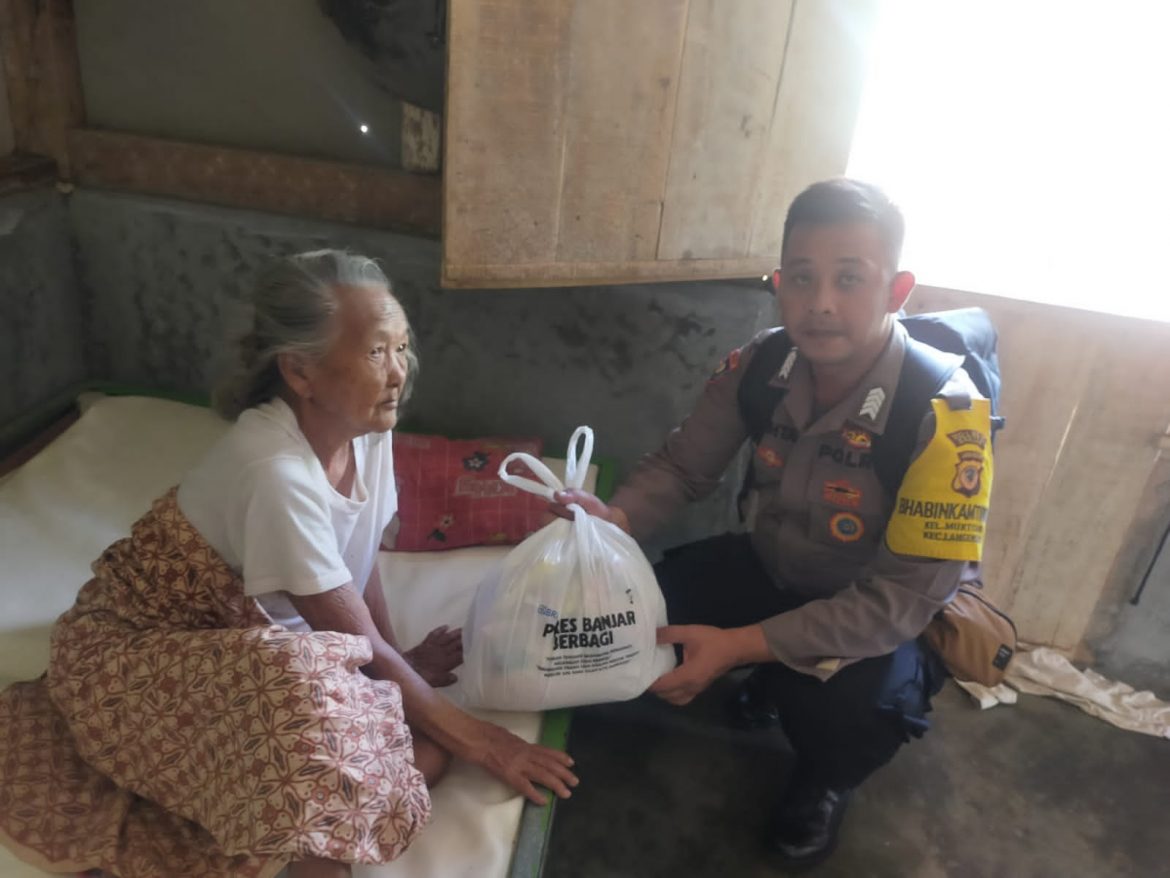 Polres Banjar: Bantuan Sosial Untuk Warga Tidak Mampu di Wilayah Bhabinkamtibmas
