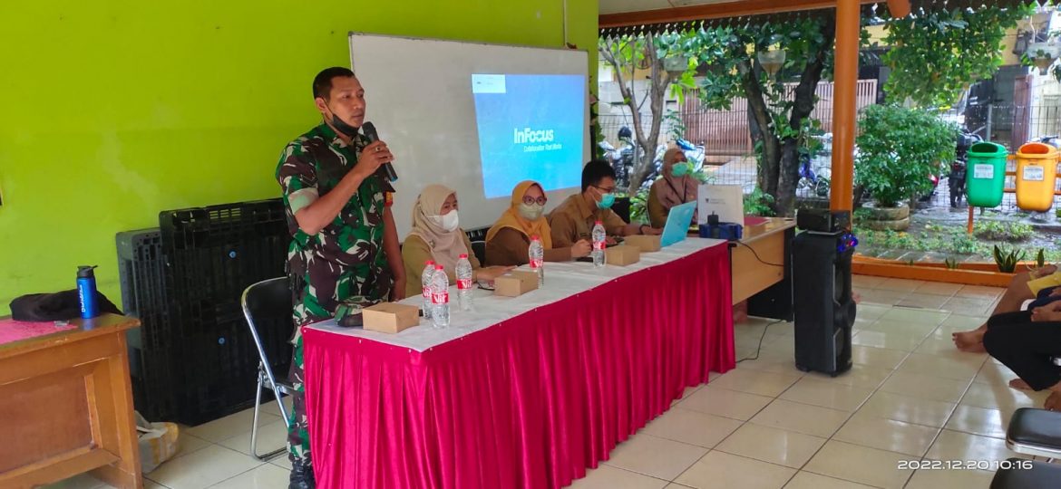 Babinsa Koramil 07/KB, Sertu Taufik berikan arahan pada posyandu remaja di Kembangan Selatan