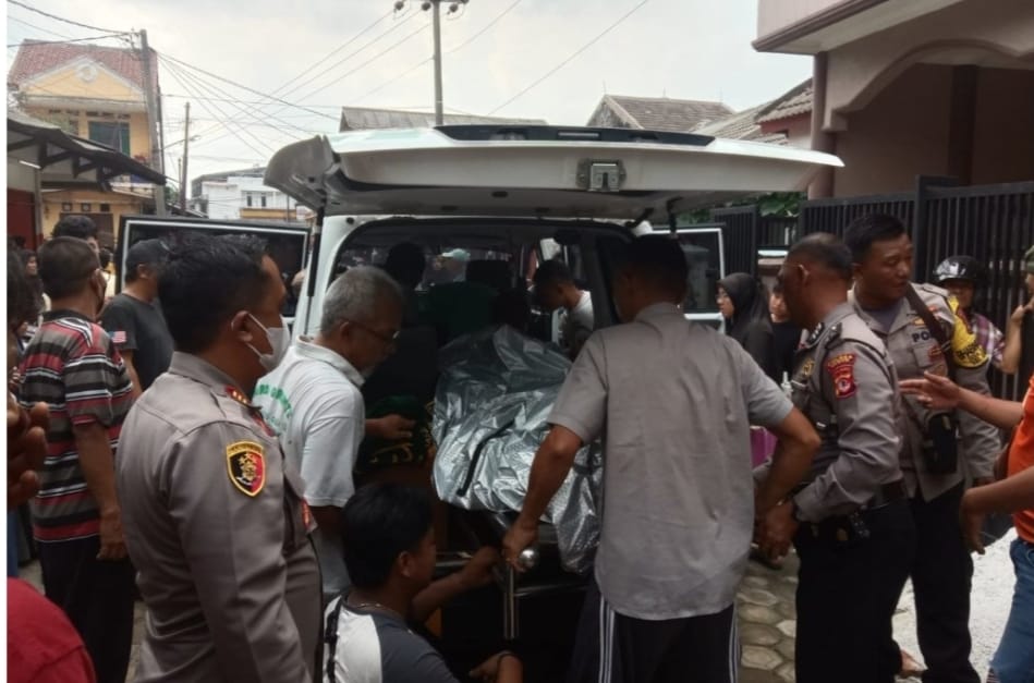 Polsek Gunung Putri Evakuasi Pekerja di Gunung Putri Tewas Terjatuh Dari Lantai 3