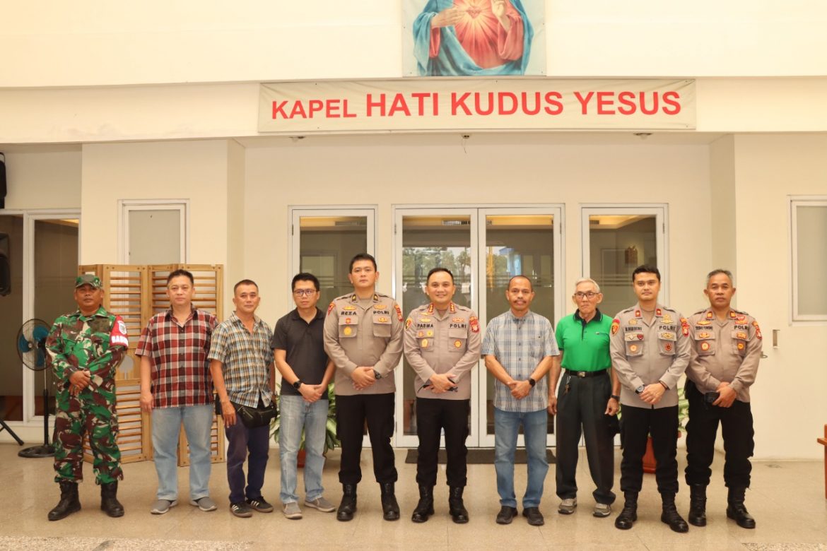 Kapolres Metro Jakarta Barat Kombes Pol Pasma Royce melaksanakan asistensi dan asesment peninjauan kesiapanan pengamanan natal