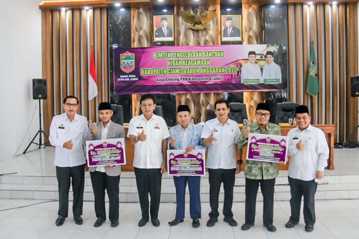 Di Penghujung Tahun 2022 Bupati Ciamis Kembali Salurkan Hibah Keagamaan