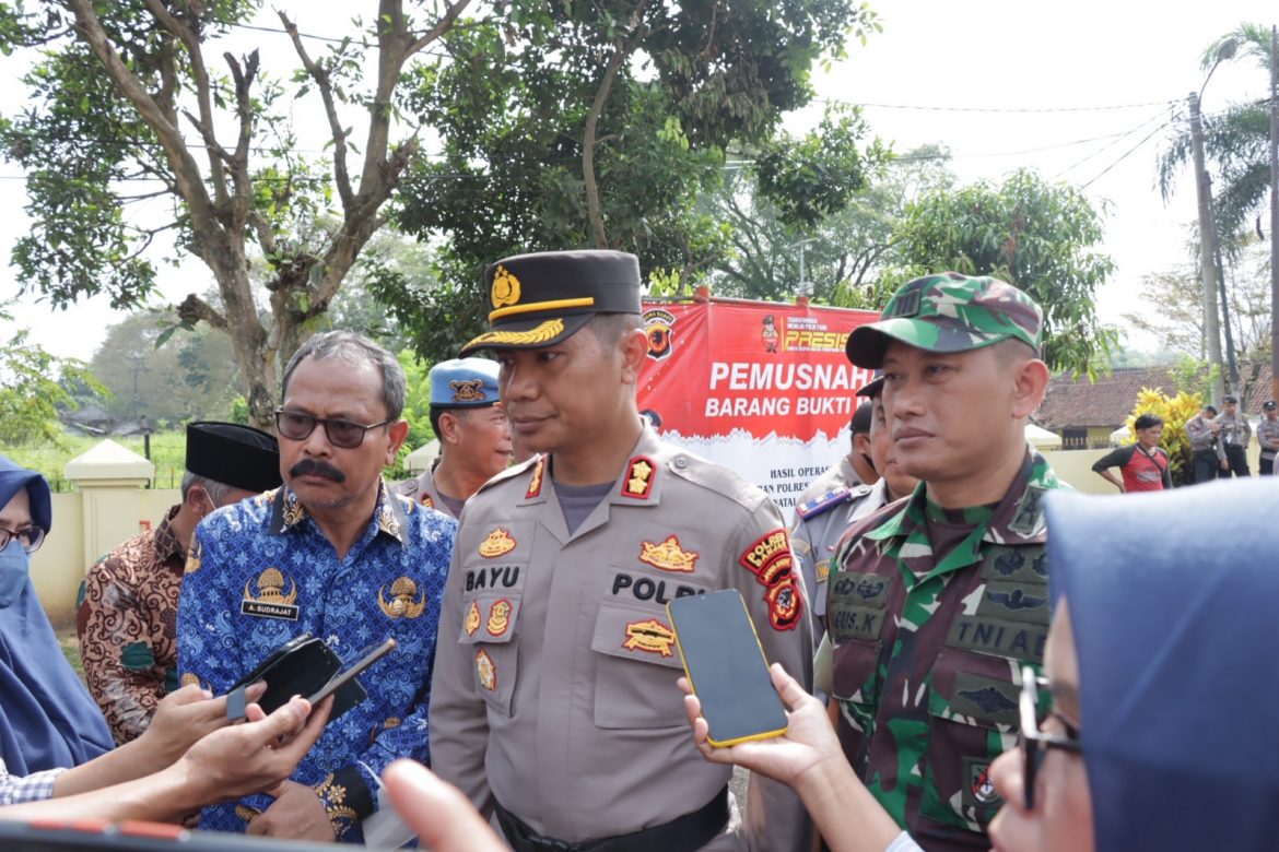 Jelang Nataru dan Operasi Lilin Lodaya 2022, Polres Banjar Berhasil Amankan dan Musnahkan Ribuan Botol Miras