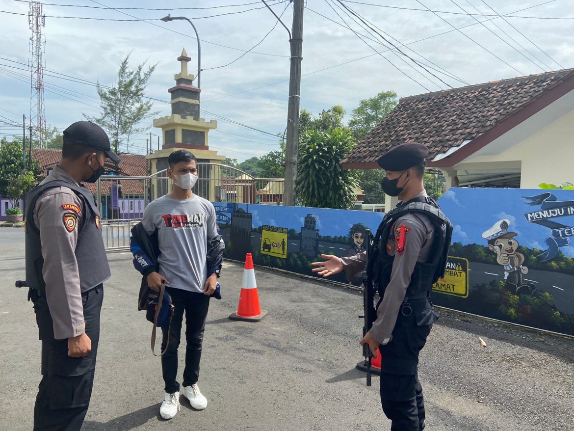 Antisipasi Gangguan Kamtibmas, Personil Samapta Polres Ciamis Disiagakan Pada Pintu Masuk Mapolres