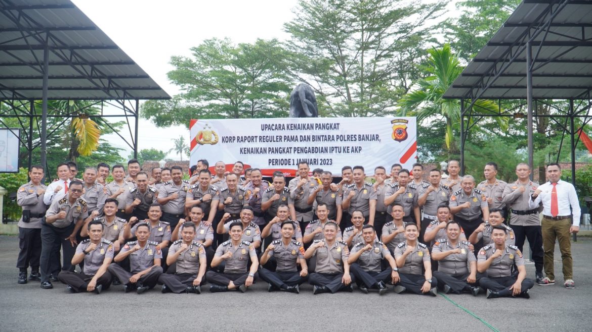 56 Personel Polres Banjar Naik Pangkat, Ini Pesan Kapolres Banjar