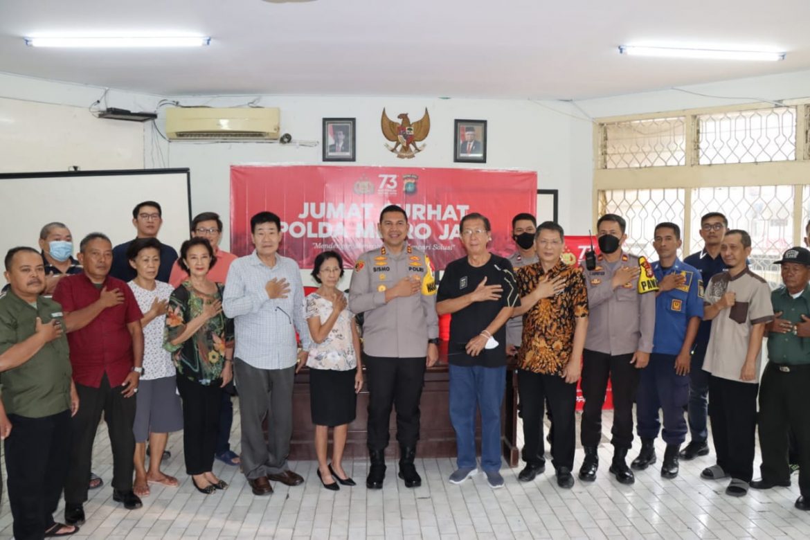 Polres Metro Jakarta Barat Bersama Dengan Jajaran Polsek Melaksanakan Program Jumat Curhat Serentak Di 8 Wilayahnya
