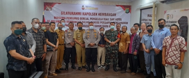 Menjelang Natal Jajaran Polsek kembangan Melakukan Kordinasi Dan Silaturahmi Ke Pengurus Gereja