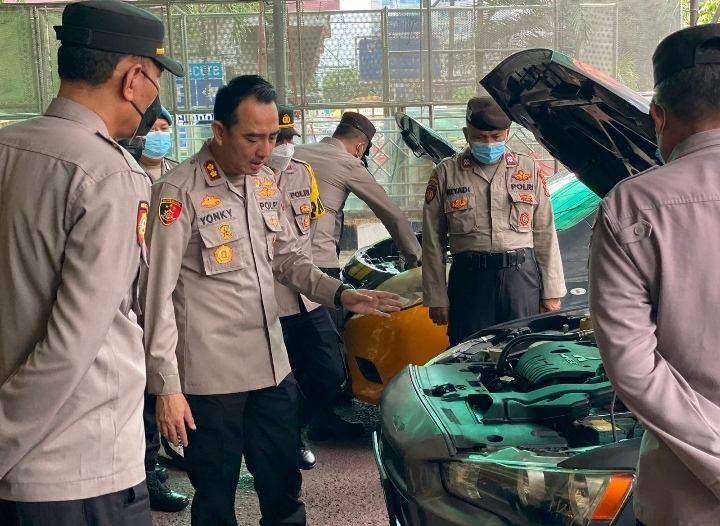 Menjelang Nataru 2023 Jajaran Polsek Taman Sari Melakukan Pengecekan Kelengkapan Kendaraan Operational