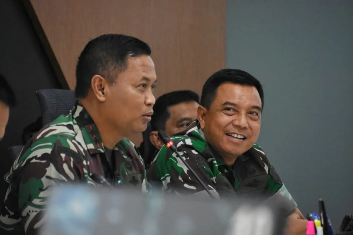 Pangdam Jaya Berikan Pengarahan Dari Ruang Command Center Makodam Jaya