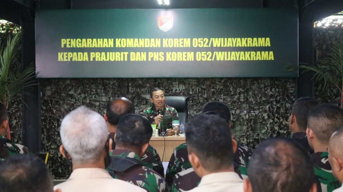 BANGKITKAN SEMANGAT DIAWAL TAHUN, DANREM 052/WKR BERIKAN ARAHAN