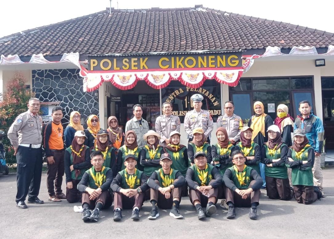Personil Polsek Cikoneng Berikan Edukasi dan Pembekalan Kepada Siswa dan Siswi Pramuka