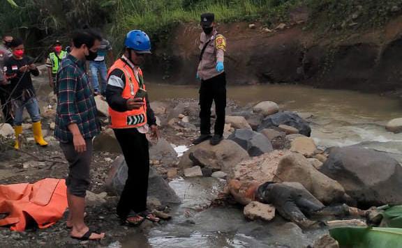 Warga Bojong koneng di Gegerkan Atas Temuan Mayat di Saluran Kali Cijayanti.