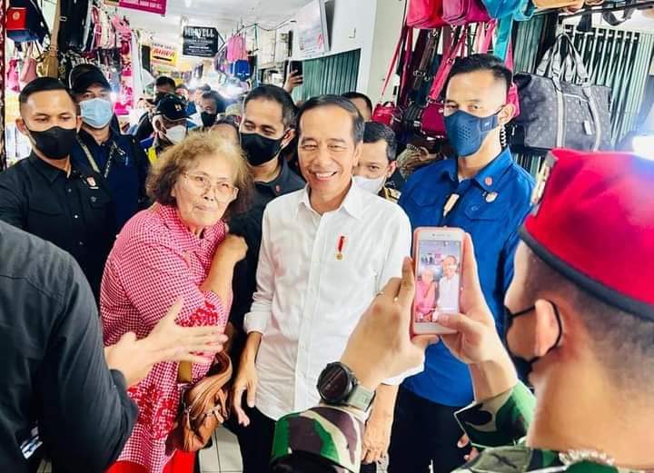 Presiden Jokowi Tinjau Aktivitas Perdagangan di Kota Pekanbaru
