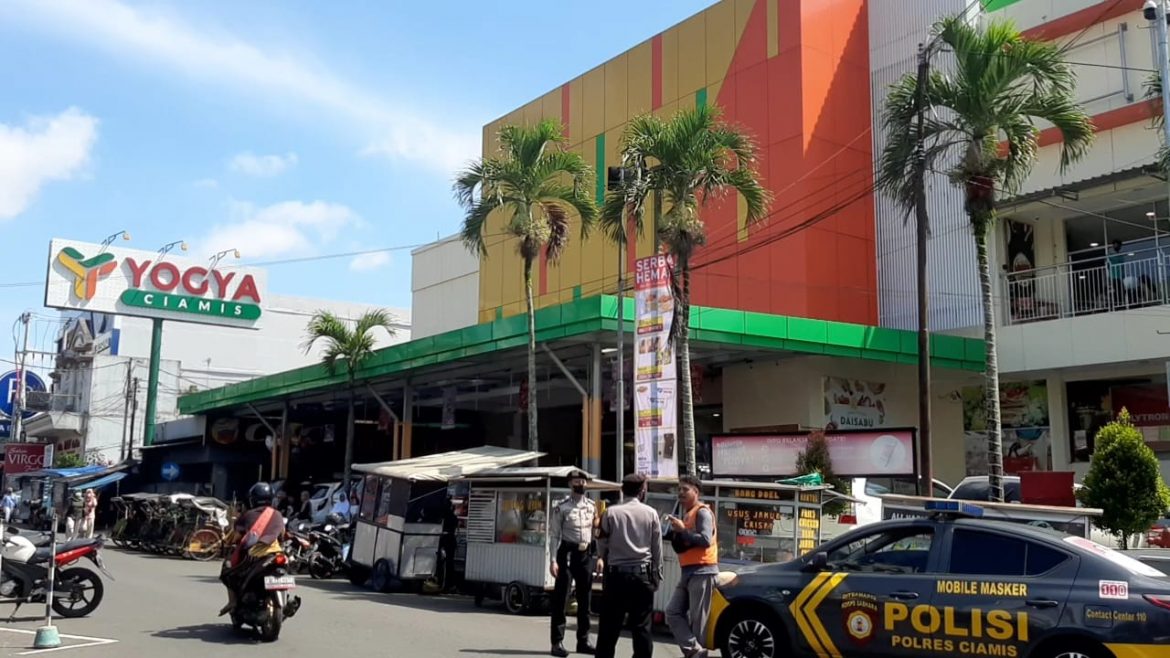 Upaya Dalam Menjaga Kondusifitas Wilayah Secara Mobile Personel Samapta Polres Ciamis Gelar Patroli Dialogis