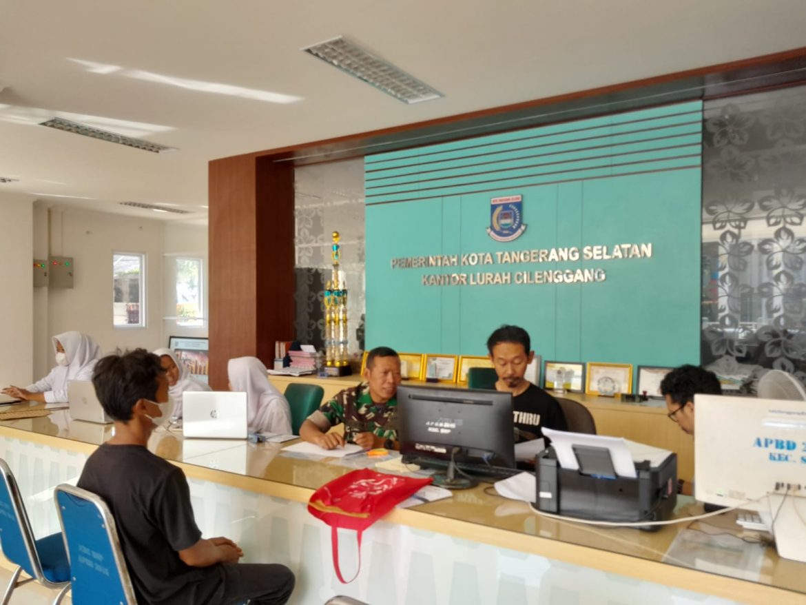 Bicarakan Pelayanan Umum Babinsa Komsos Dengan Staf Kelurahan