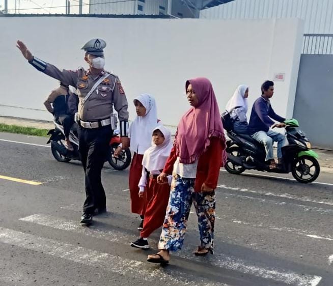 Strong Point Oleh Anggota Satlantas Polres Ciamis Dalam Upaya Memberikan Rasa Aman Kepada Pengguna Jalan