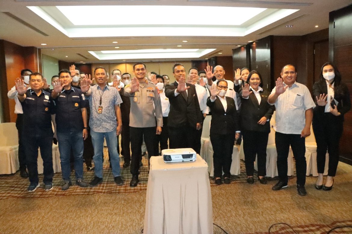 Satres Narkoba Polres Metro Jakarta Barat  Bekerjasama Dengan Manajemen Hotel Santika Menyelenggarakan Penyuluhan ( P4GN) Narkoba