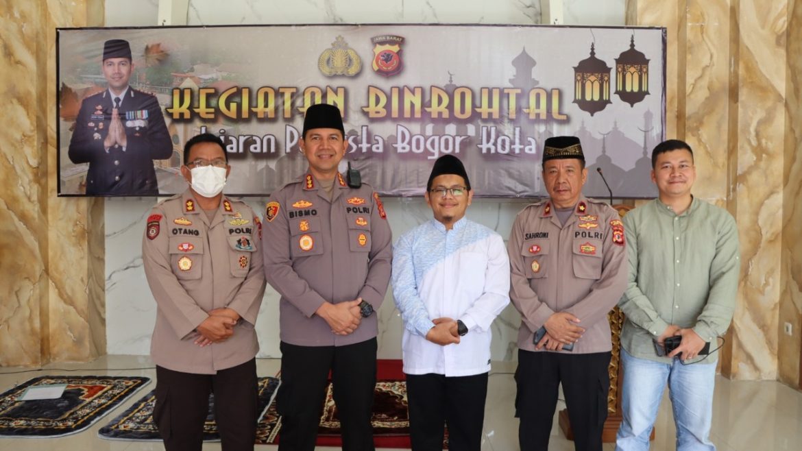 Ciptakan Polisi Penolong Yang Baik, Gus Taqi Hadir di Binrohtal Polresta Bogor