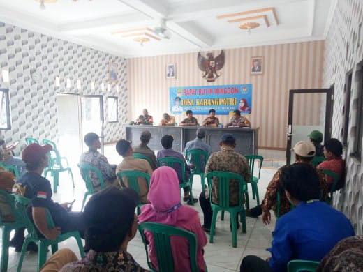 Mewakili Danramil 11 Pebayuran Babinsa Hadiri Rapat Minggon
