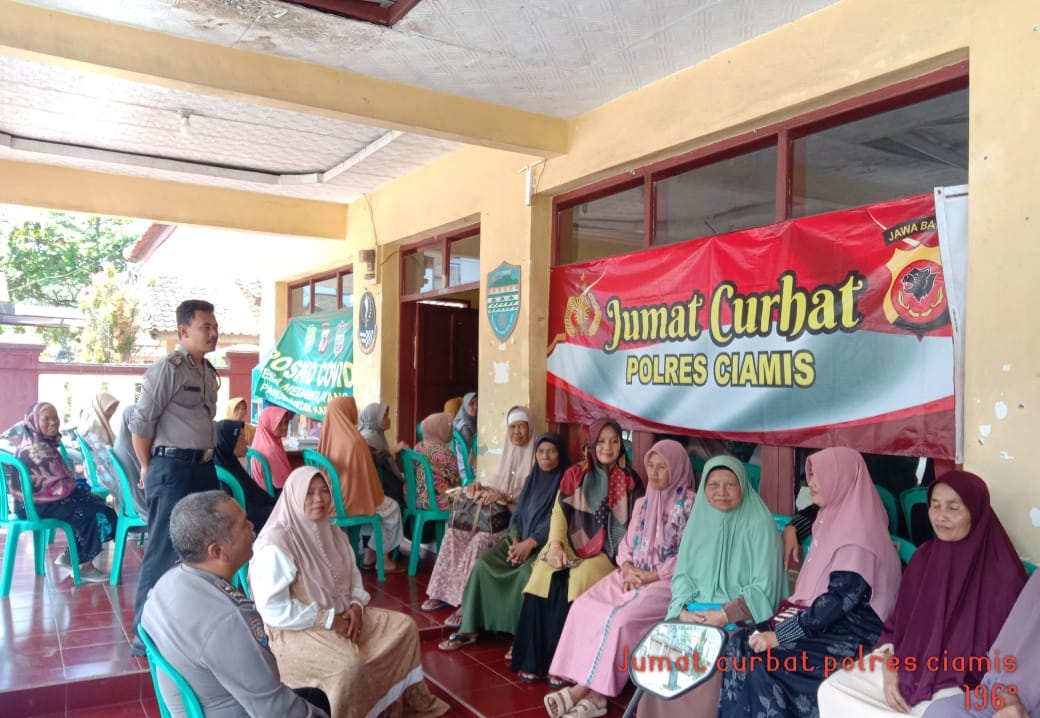 Polsek Panumbangan Polres Ciamis: Warga Desa Medanglayang Dalam Jum’at Curhat Sampaiakan Aspirasi Kepada Polri