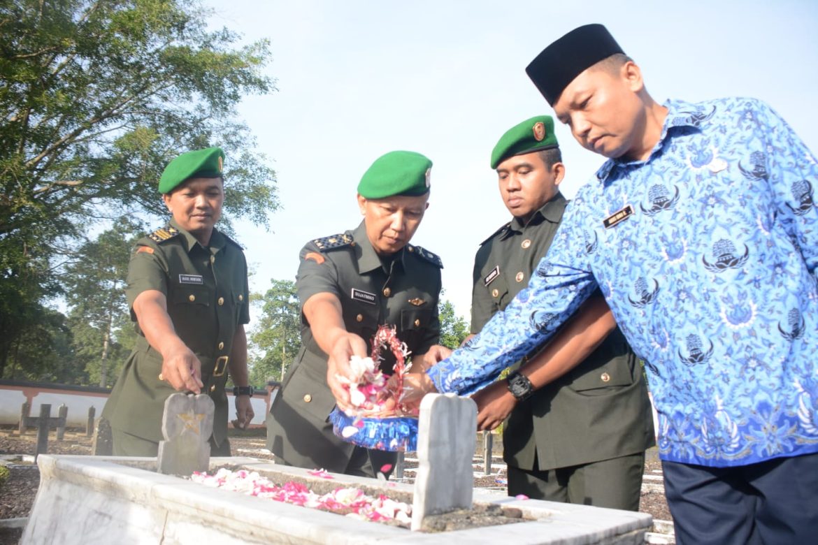 HUT KE-72 PENERANGAN TNI AD,PENHUMAS AKMIL GELAR ZIARAH ROMBONGAN