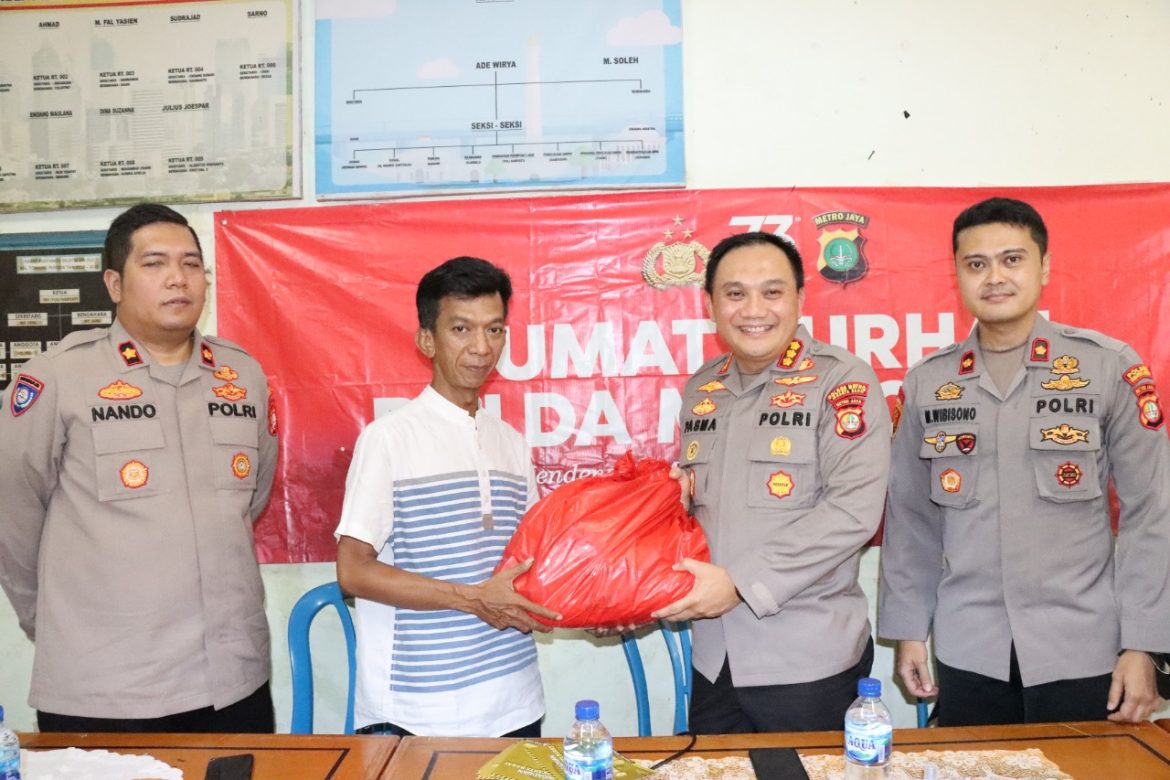 Kapolres Metro Jakarta Barat Kombes Pol Pasma Royce Melaksanakan Program Jumat Curhat Dalam Menyerap Aspirasi Masyarakat