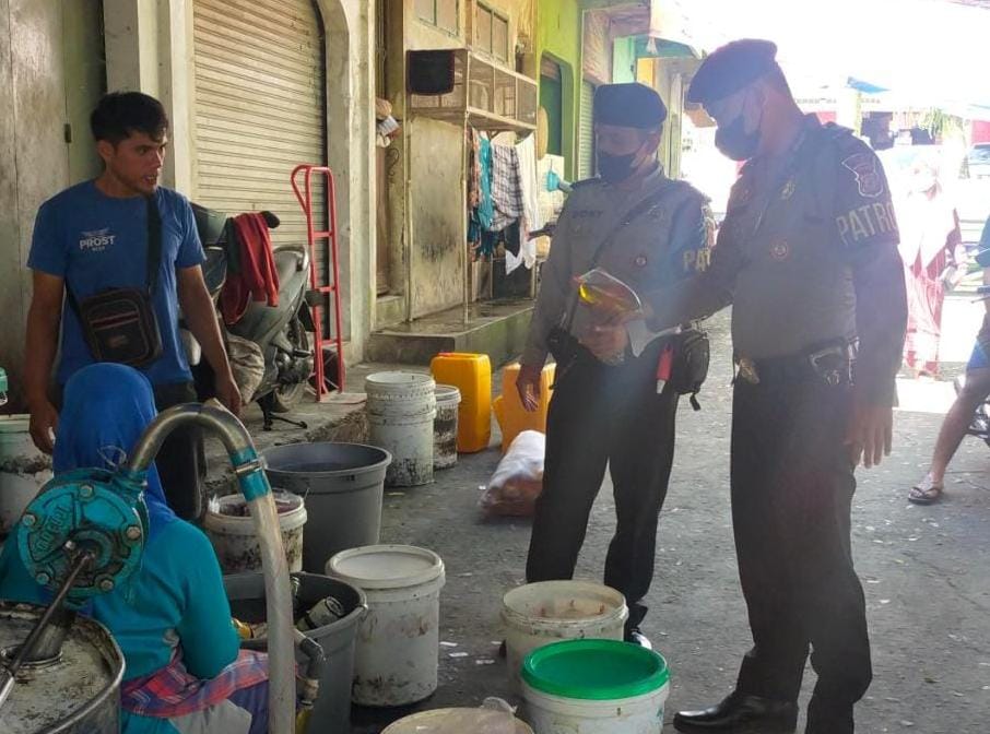 Satuan Samapta Polres Ciamis Polda Jabar Cek Harga Bahan Pokok Dipusat Pembelanjaan Pasar Modern dan PasarTradisional