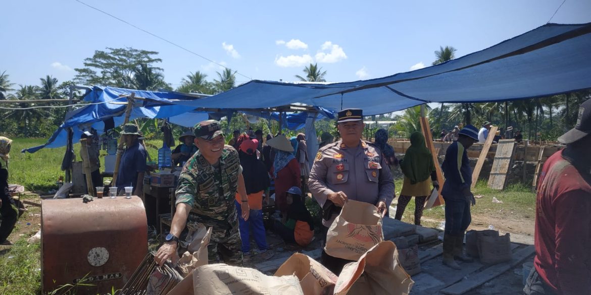 Polsek Cijeungjing Polres Ciamis Kerja Bakti Bersama Unsur Muspika Pembangunan Gedung Dakwah