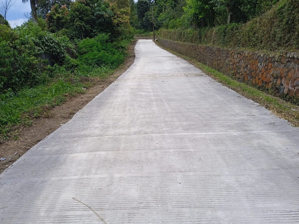 Pemdes Gunung Geulis Telah Mensukseskan Betonisasi Jalan Desa Program Samisade Tahap l dan II