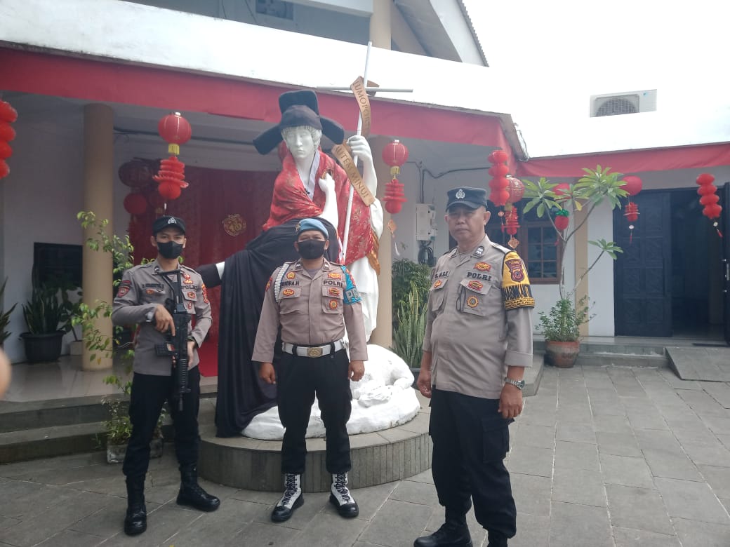 Polsek Ciamis Polres Ciamis Laksanakan Pengamanan Ibadah di Gereja