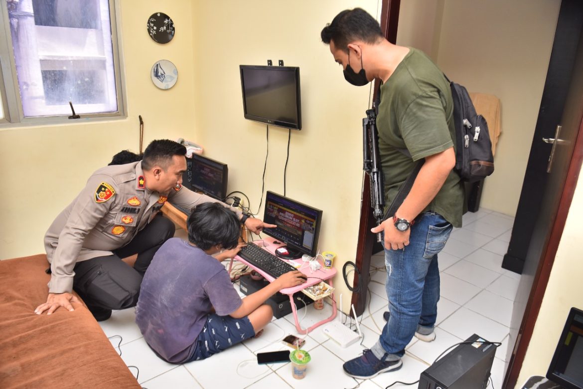 Polisi Kembali Menggerebek Markas Judi Online Di Sebuah Apartemen Kawasan Cengkareng Jakarta Barat