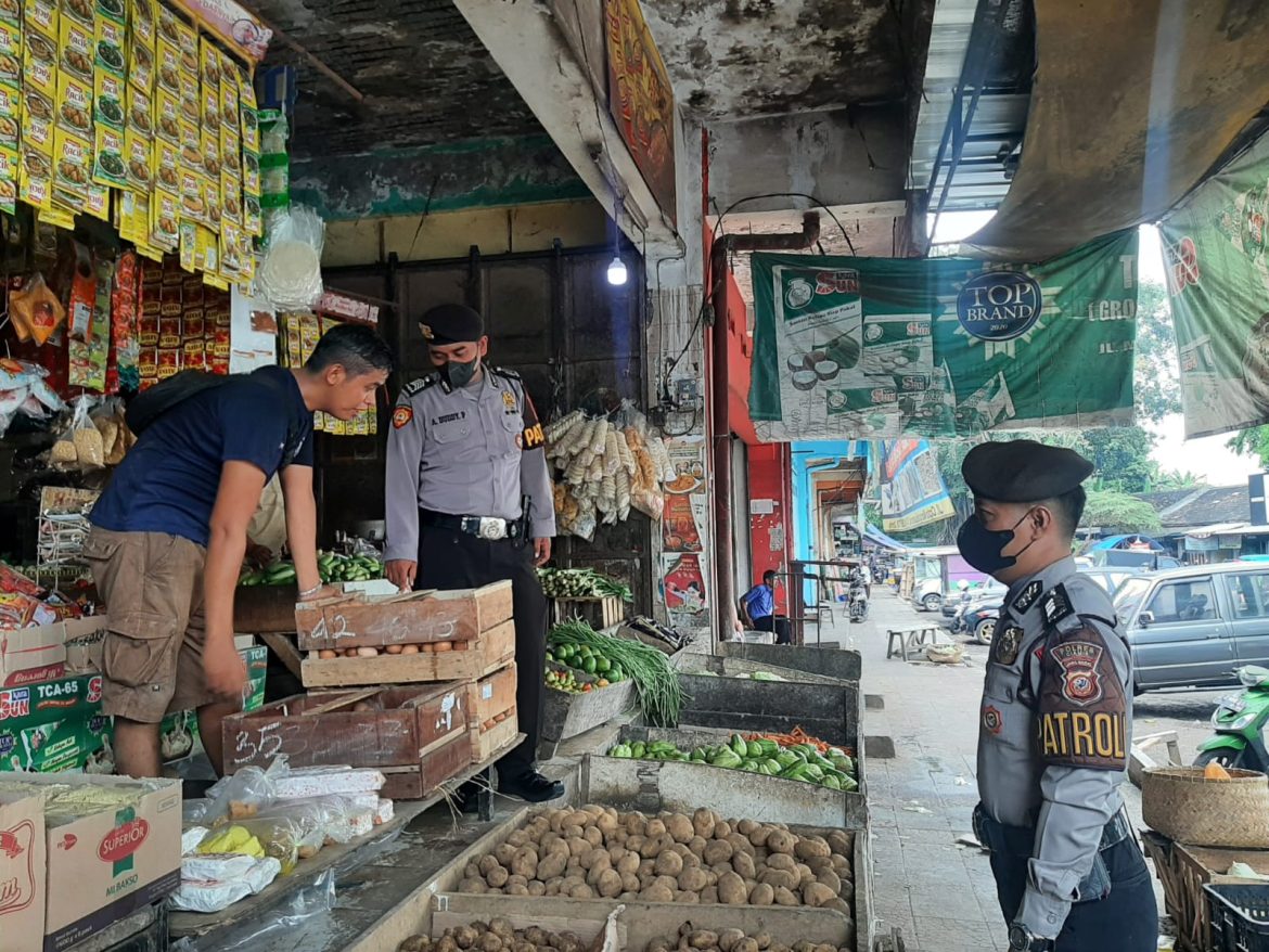 Satuan Samapta Polres Ciamis Polda Jabar Cek Harga Bahan Pokok