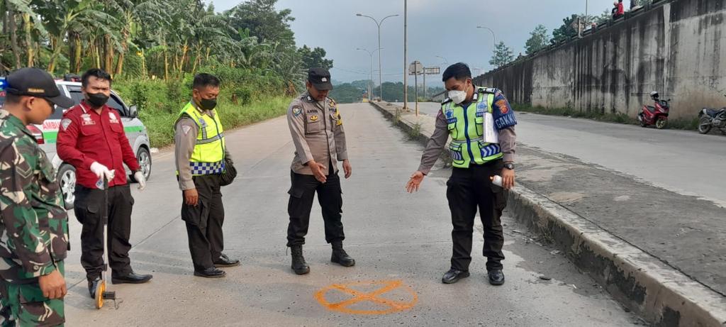Hadang Truk Yang Sedang Melaju, Seorang Remaja Meninggal Dunia