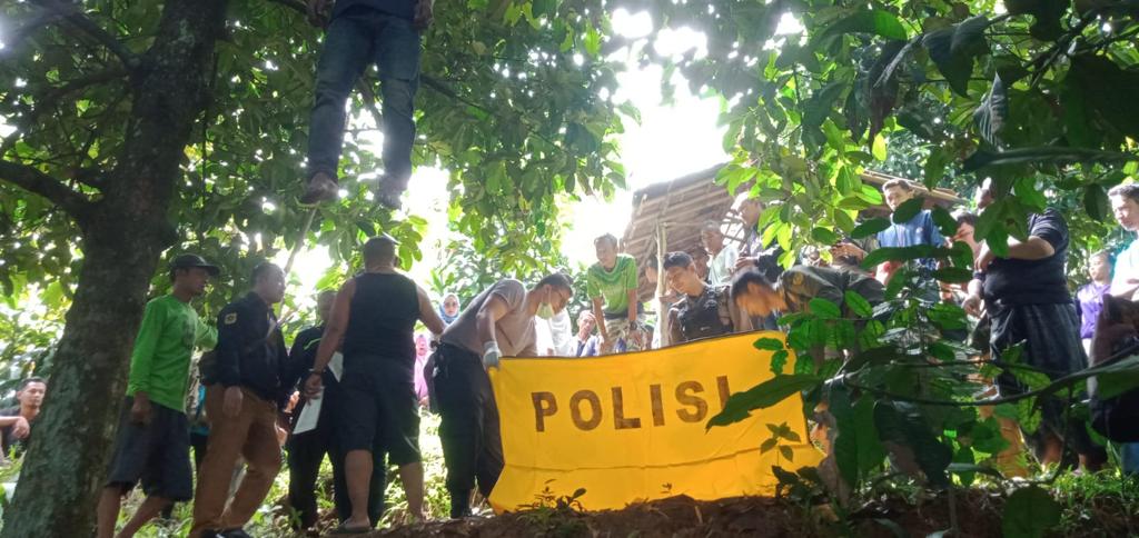 Warga Leuwiliang Geger Temukan Jasad Pria Tergantung di Pohon Manggis
