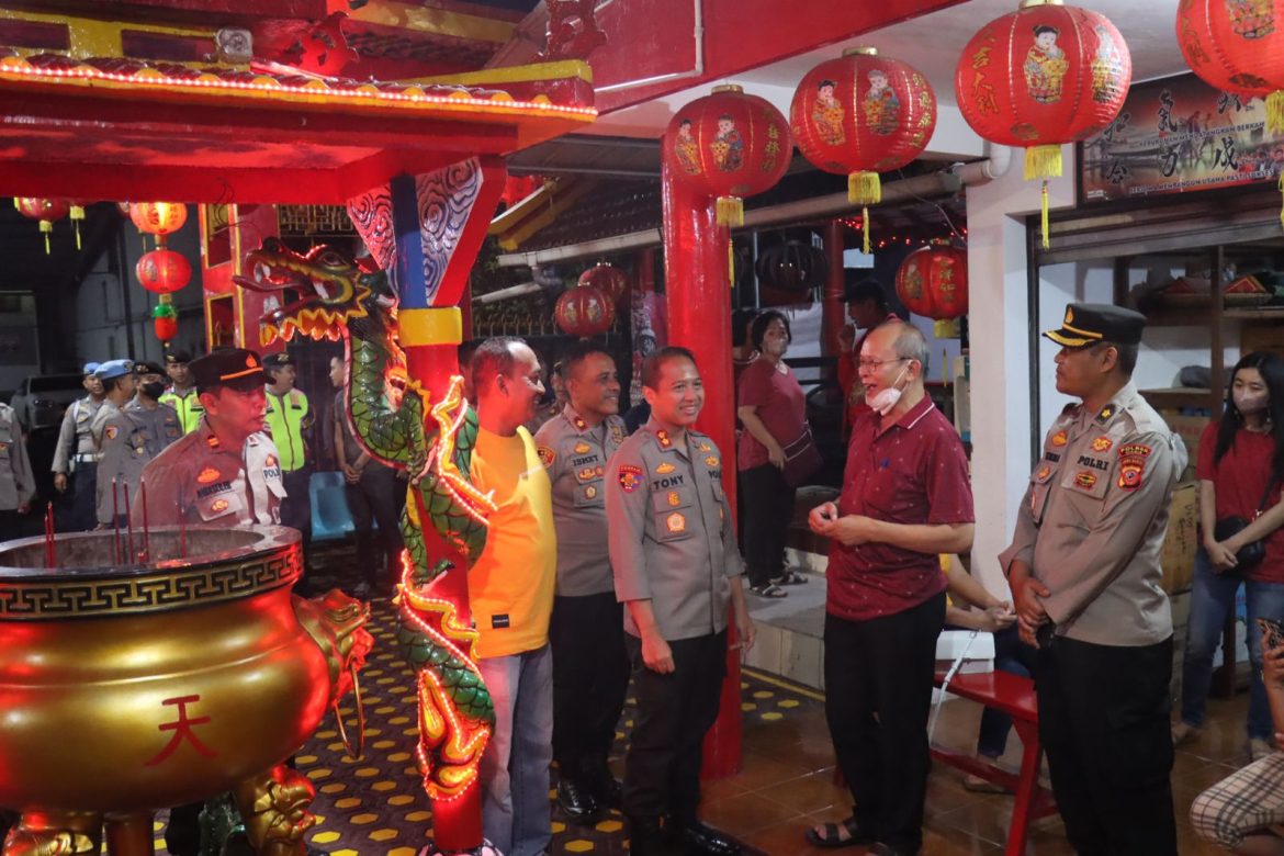 Kapolres Ciamis Cek Pengamanan Pergantian Tahun Baru Imlek 2023 di Kelnteng Hok Tek Bio Ciamis