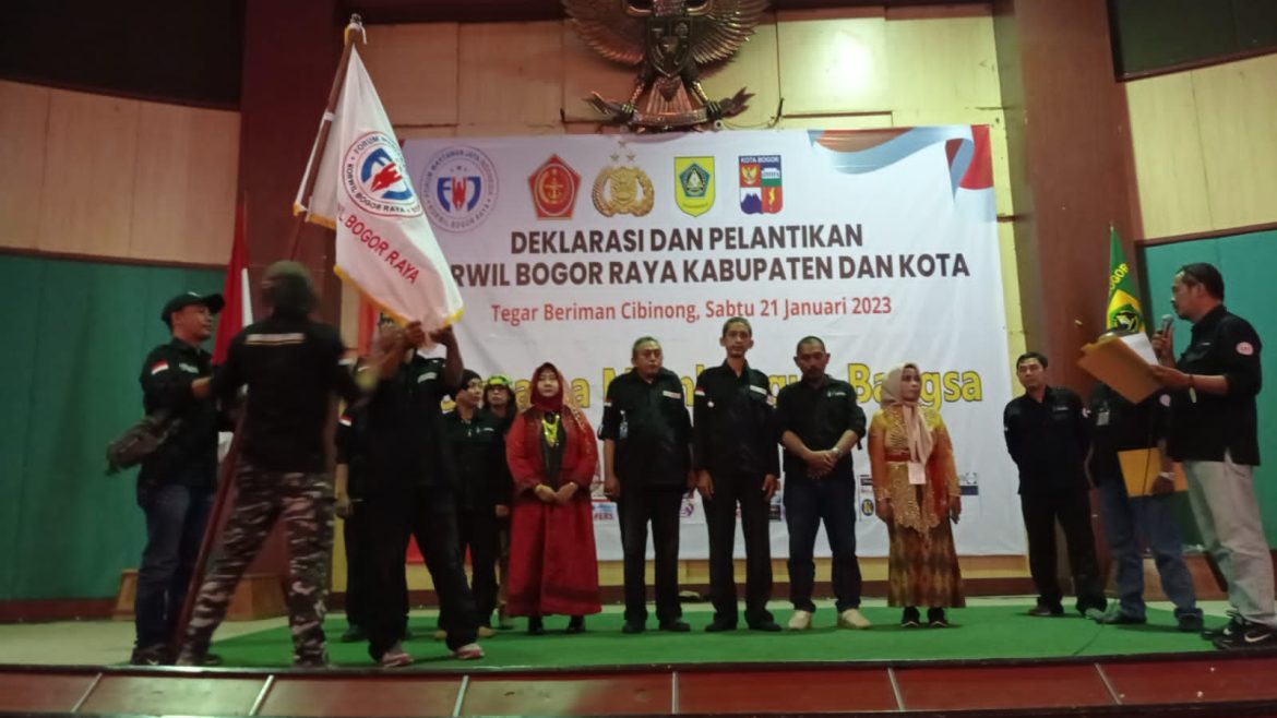 Sekjen FWJ Indonesia Serahkan SK Pengukuhan Korwil Bogor Raya