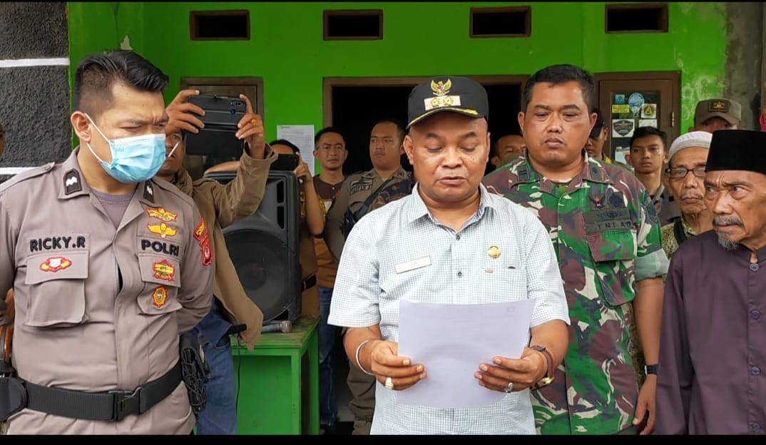 Warga Desa Batu Tulis Datangi KantorDesa Pertanyakan Tanah Wargayang di Duga di ambil alih Pihak PT.Sadeng Jambu