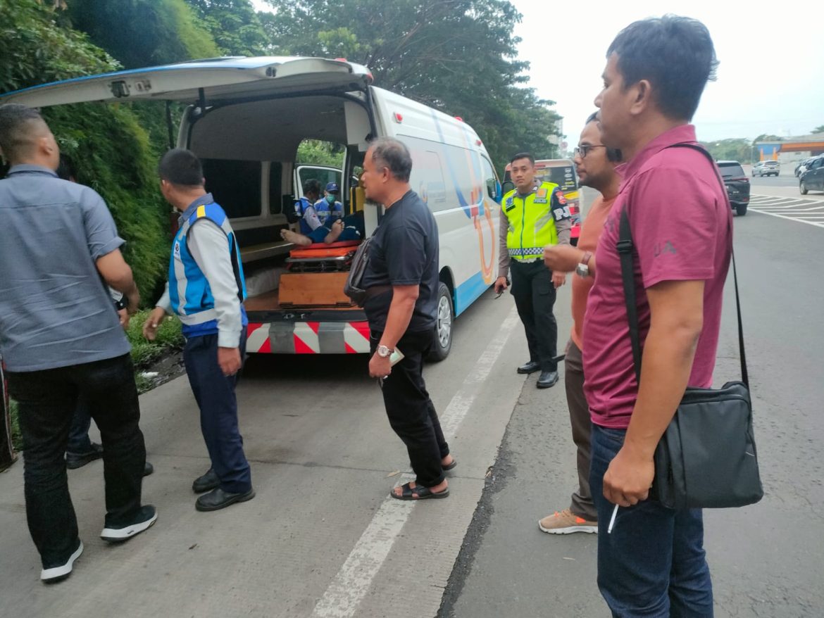Di Duga Sakit Seorang Pengemudi Truk Meninggal Dunia di Gate Tol Sentul Utara 2 Bogor