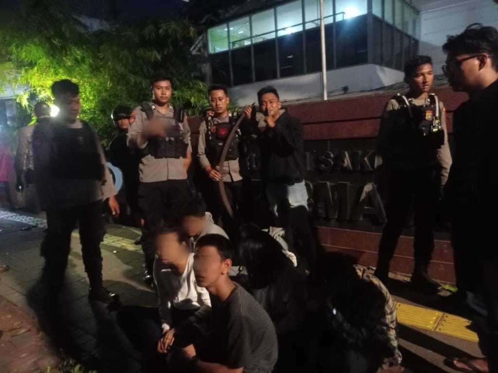 Tim Patroli Perintis Presisi Polres Metro Jakarta Barat Berhasil Mencegah Sejumlah Remaja Yang Hendak  Melakukan Aksi Tawuran