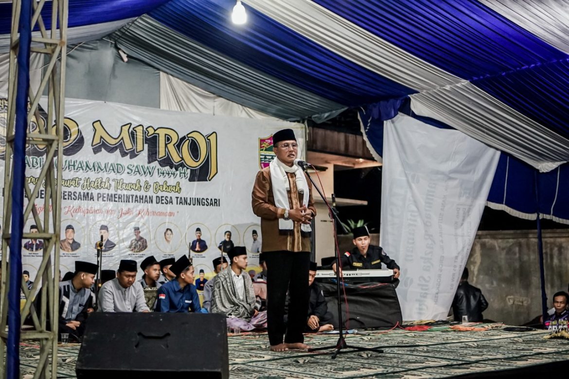 Hadiri Peringatan Isra dan Mi’raj: Bupati Herdiat Ajak Masyarakat Hidupkan Kembali Program Sholat Berjamah dan Gerakan Magrib Mengaji