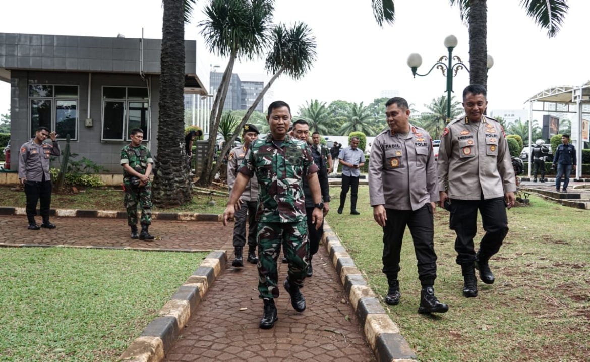 Aksi Demontrasi Persatuan Perangkat Desa Indonesia Ditinjau Langsung Pangdam Jaya