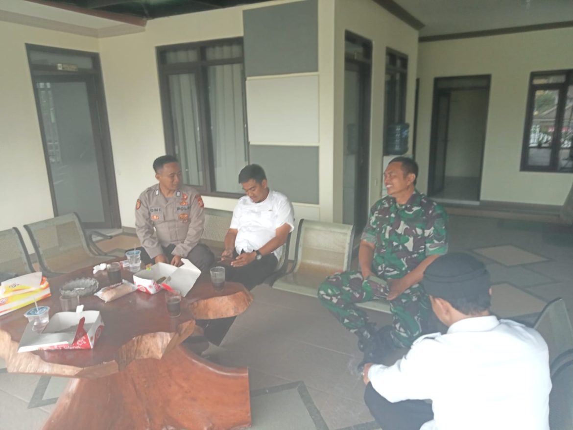 Polres Ciamis Polda Jabar: Perkuat Sinergitas, Bhabinkamtibmas Korkom ke Desa Cibeureum Sukamantri