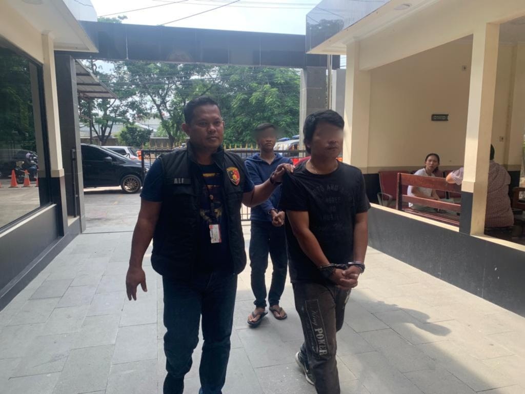 Polsek Cengkareng Membekuk Dua Pelaku Pungutan Liar (pungli) Yang Kerap Memalaki Sopir Truk