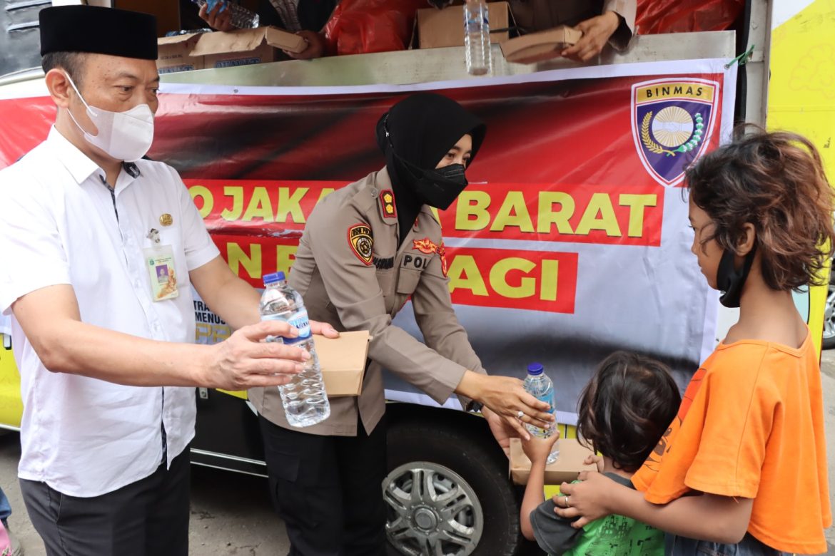 Sebagai Bentuk Kepedulian Terhadap Stunting, Polres Metro Jakarta Barat mengadakan program peduli dan berbagi